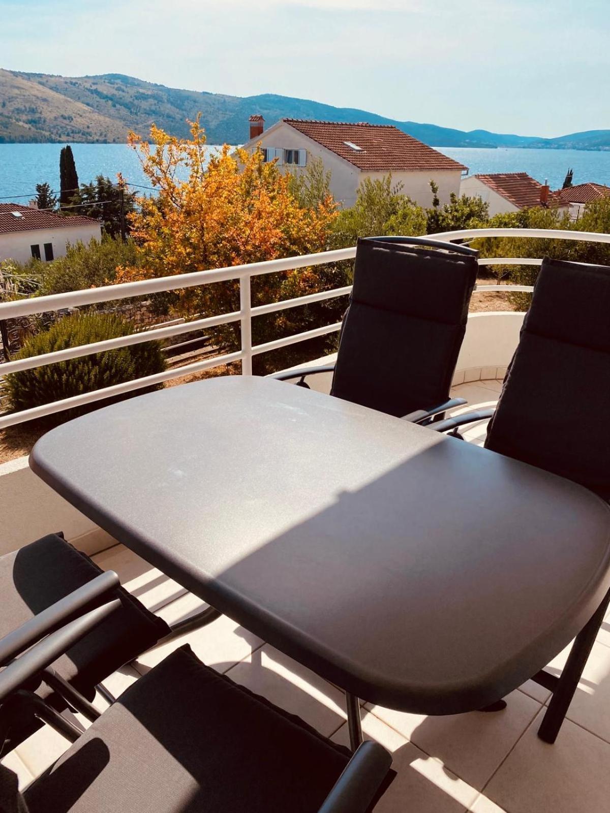 House Agradable Apartment Seget Vranjica Exterior photo